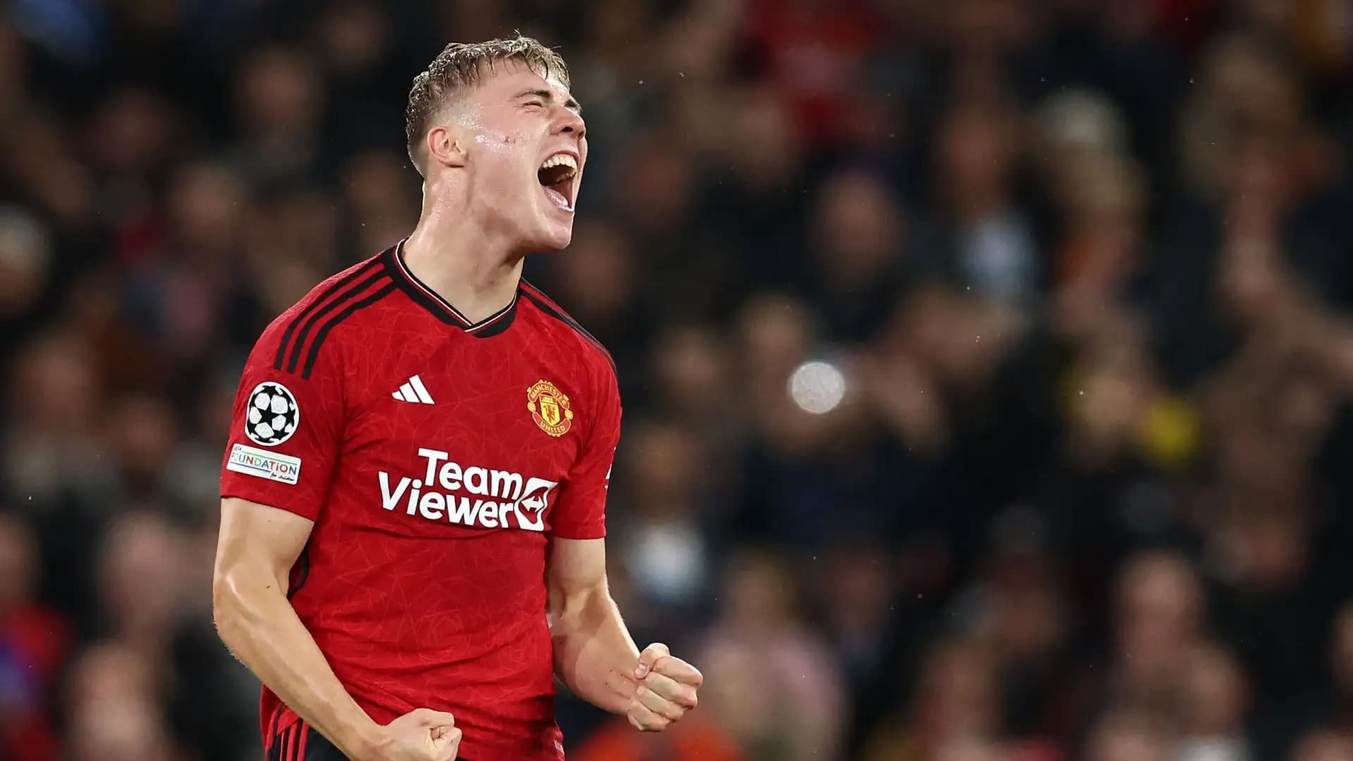 Manchester United vence Viktoria Plzen com show de Rasmus Højlund.