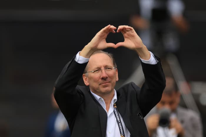 John Textor promete quatro grandes contratações para o Botafogo em 2025.